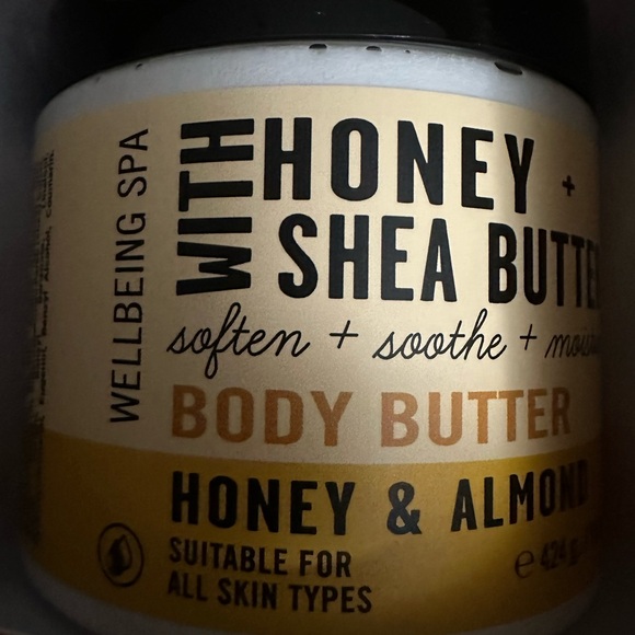 Wellbeing Spa Body Replenishing Body Trio Body Scrub, Body Oil & Body Butter Set - Picture 4 of 8